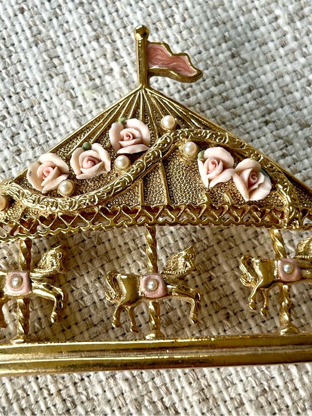 Vintage carousel brooch from 1928